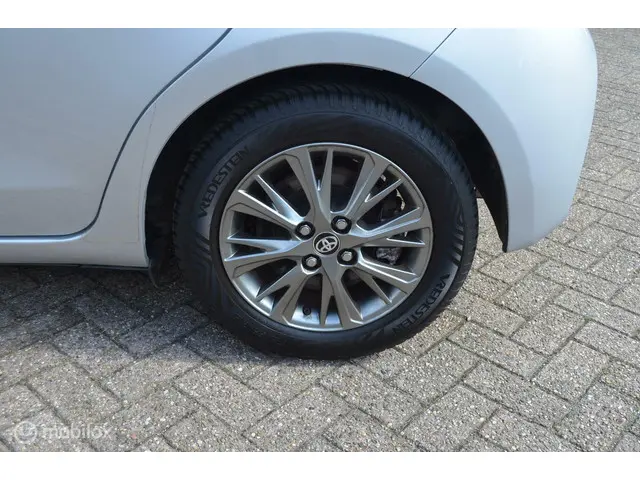 Toyota Yaris 1.5 VVT-i Dynamic Hybrid. "Sale" 2018 Benzine 7