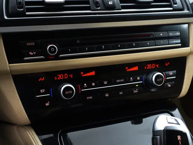 BMW 5 Serie 528i M Sport Aut- 2014 Benzine 13