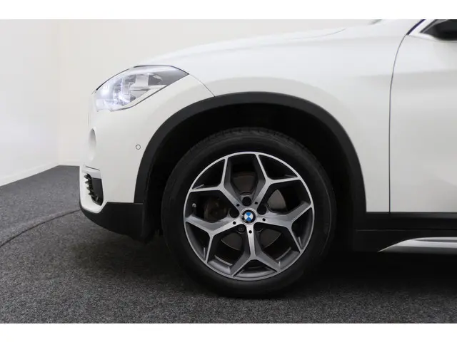 BMW X1 sDrive18i High Executive Automaat 2017 Benzine 24