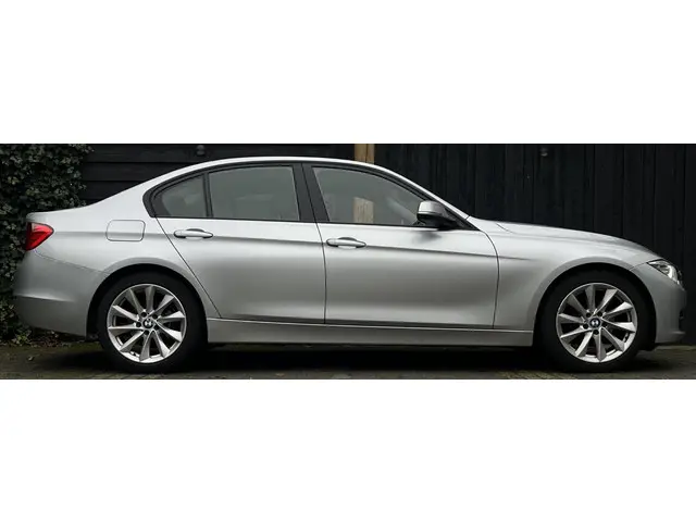 BMW 3 Serie 320i Business 2013 Benzine 5