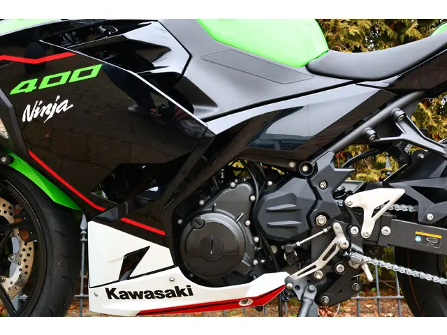 Kawasaki Ninja 400 KRT A2 code 80 2023 Benzine 23