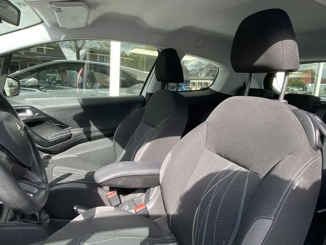Peugeot 208 1.2i 82pk Active 2013 Benzine 11