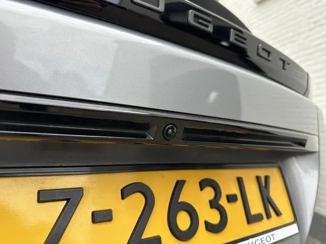 Peugeot 2008 1.2 Turbo 100 PK Allure 2023 Benzine 23