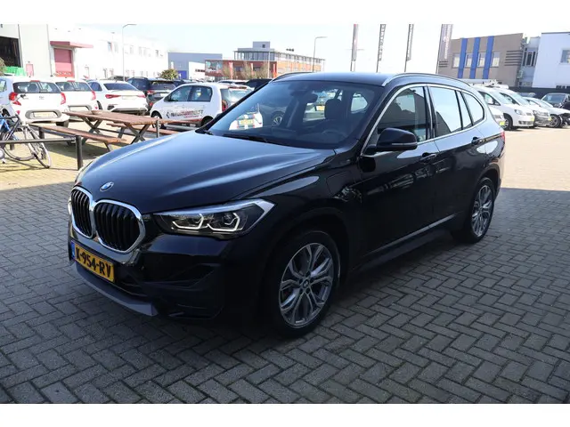 BMW X1 xDrive25e Executive 2021 Hybride Benzine 8