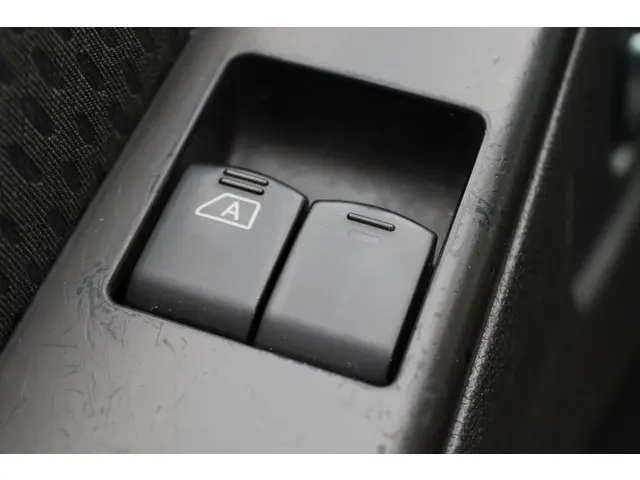 Nissan Navara 2.5 dCi SE King Cab 2014 Diesel 25
