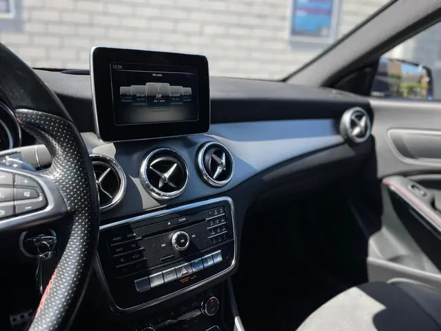 Mercedes-Benz CLA 3