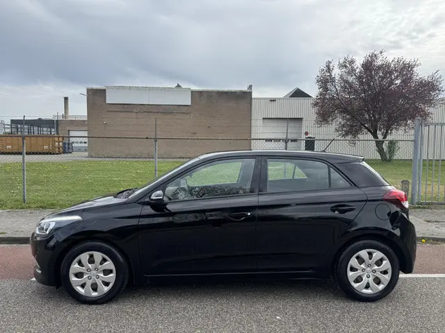 Hyundai i20 1.2 HP i-Motion Comfort 2015 Benzine 2