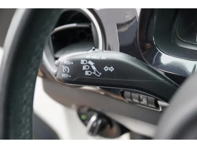 Volkswagen up! 1.0 high up! BlueMotion NAVI 2013 Benzine 4