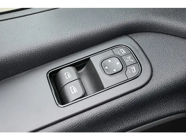 Mercedes-Benz Sprinter 317 CDI L2H2 Pro 2024 Diesel 16
