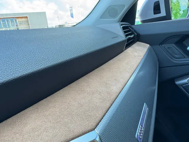 Audi Q3 35 TFSI * Leder * 360 Camera * Keyless 2020 Benzine 14