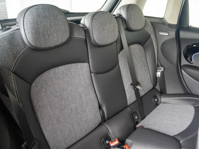 MINI 5-Deurs One Business Edition 2021 Benzine 10