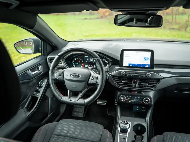 Ford Focus Wagon 1.0 EcoBoost ST Line 2019 Benzine 33