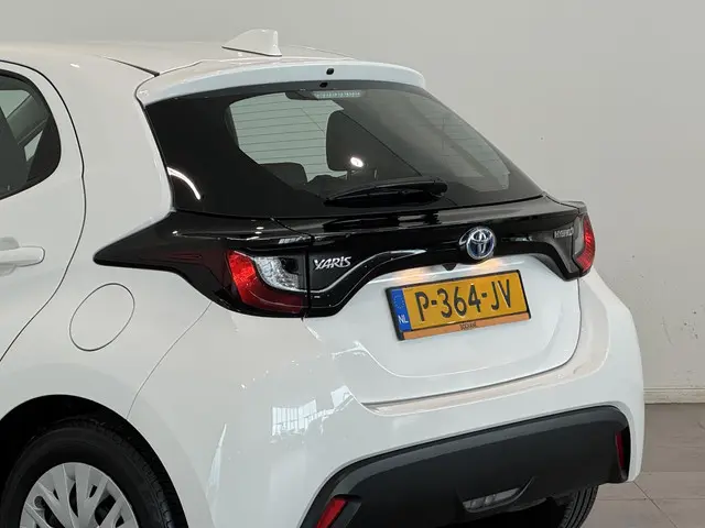 Toyota Yaris 1.5 Hybrid Active 2022 Hybride Benzine 25