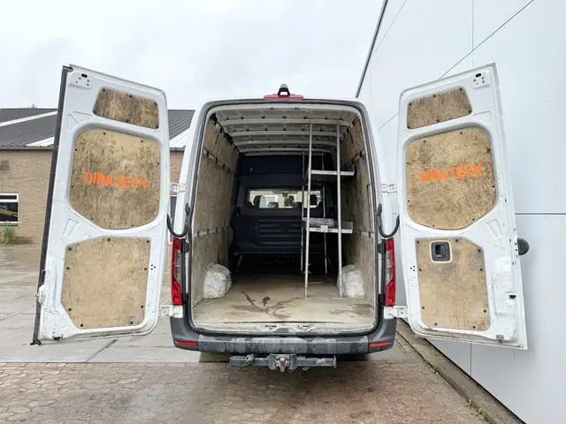 Mercedes-Benz Sprinter 319 1.9 CDI 2023 Diesel 12
