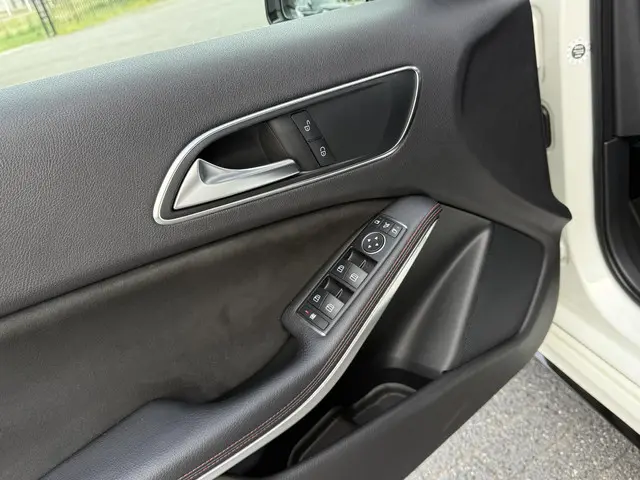 Mercedes-Benz A-Klasse 180 AMG 2013 Benzine 23