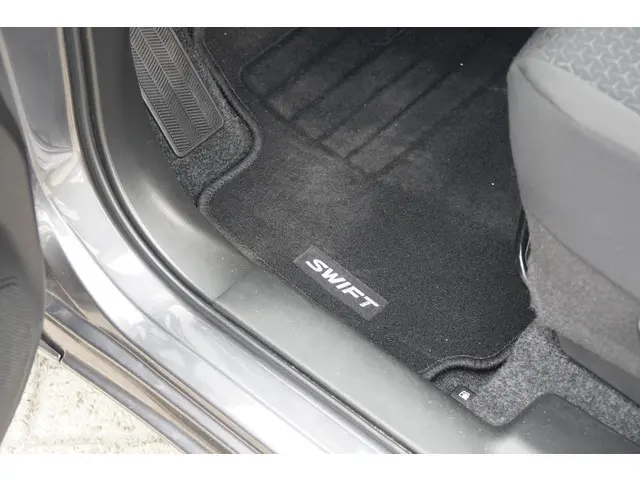 Suzuki Swift 1.2 Comfort Smart Hybrid 2021 Benzine 25