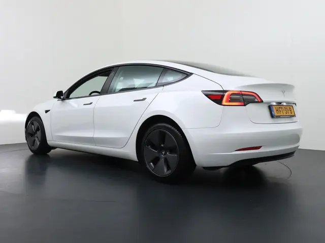 Tesla Model 3 Long Range RWD 75 kWh 2023 Elektrisch 5