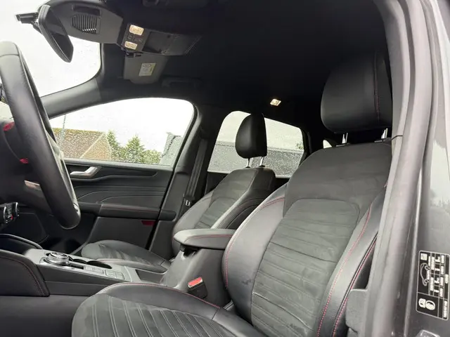 Ford Kuga 2.5 PHEV ST-Line X 2021 Hybride Benzine 33