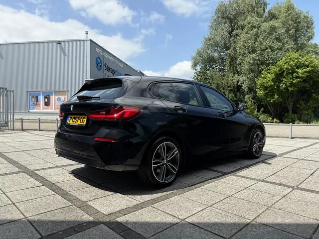 BMW 1 Serie 118i Executive Ed. Sport 2022 Benzine 6