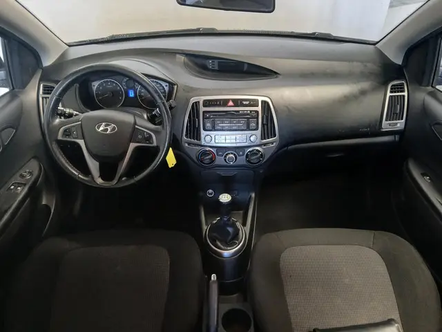 Hyundai i20 1.2i i-Motion - Airco - Schade 2014 Benzine 11