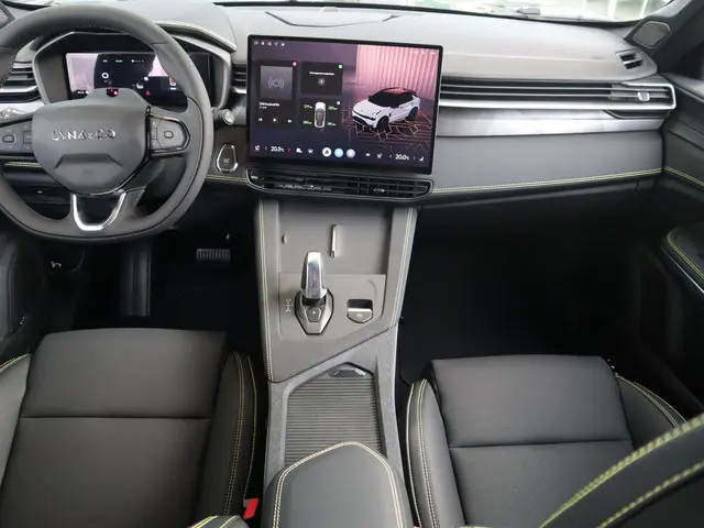 Lynk & Co 01 1.5 More 2026 Hybride Benzine 37