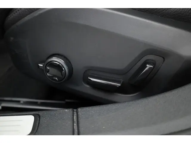 Volvo V60 T6 Recharge Plus Bright 2024 Hybride Benzine 7