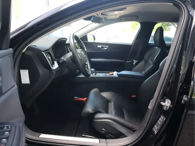 Volvo V60 2.0 B3 Momentum 2022 Benzine 26