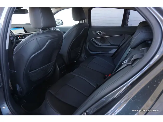 BMW 1 Serie 118i Sport-line 2020 Benzine 8