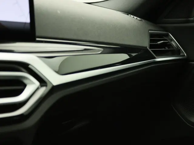 BMW 2 Serie 220i Coupé 2024 Benzine 23