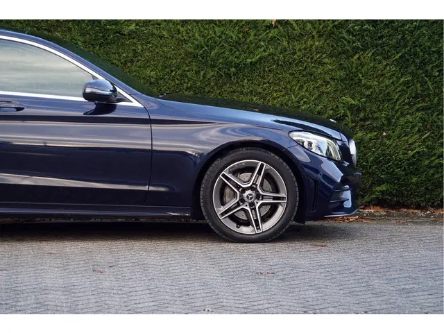 Mercedes-Benz C-Klasse C 180 AMG line 2020 Benzine 46