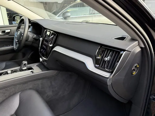 Volvo V60 Cross Country 2.0 B5 AWD 2022 Benzine 35