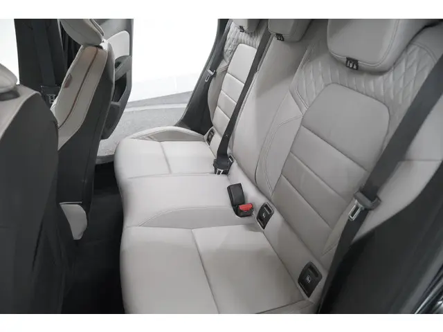 Renault Clio TCe 130 EDC Initiale Paris 2020 Benzine 35