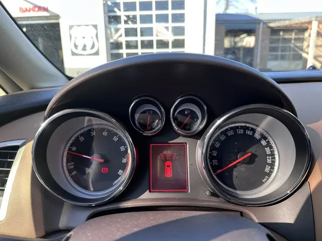 Opel Astra 1.4 Turbo Cosmo 2013 Benzine 23