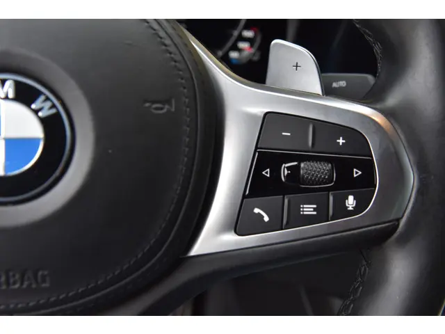 BMW 3 Serie 320i Executive Edition 2020 Benzine 24