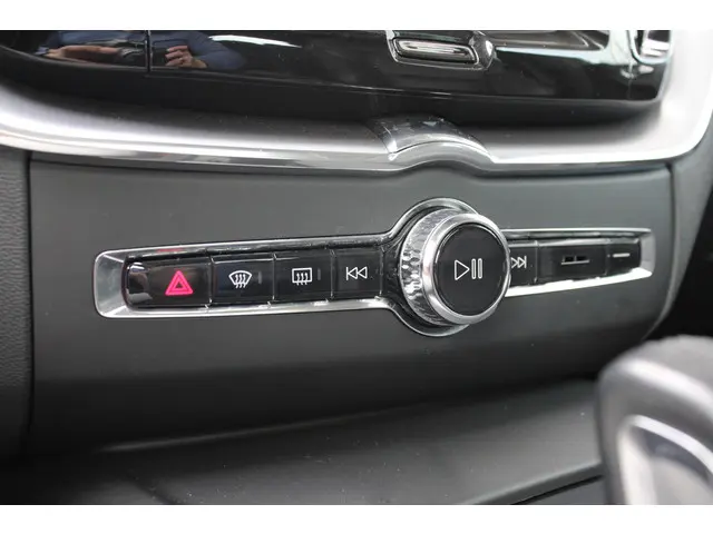 Volvo XC60 2.0 B5 Momentum Exclusive 2021 Benzine 30