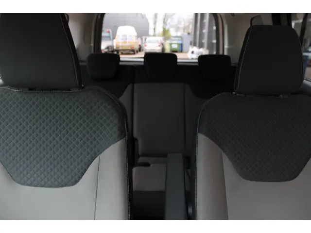 Ford Tourneo Courier 1.0 Titanium 2015 Benzine 24
