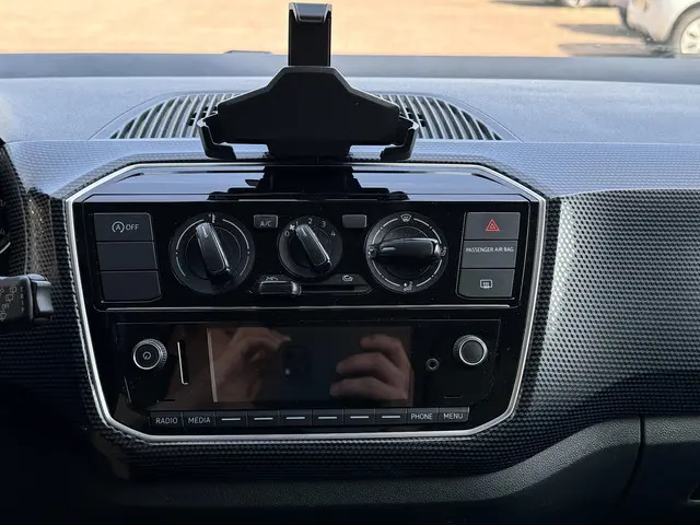 Volkswagen up! 1.0 BMT move up! 2019 Benzine 16