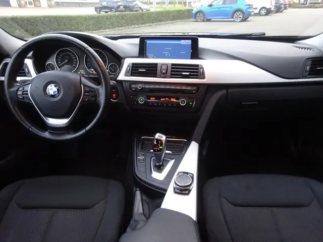 BMW 3 Serie 320i Executive AUTOMAAT 2015 Benzine 8