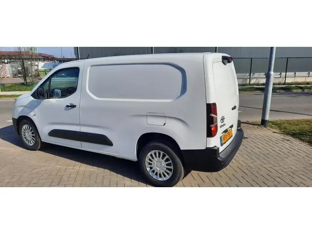 Toyota ProAce CITY 1.5 D-4D Cool Long 2022 Diesel 4