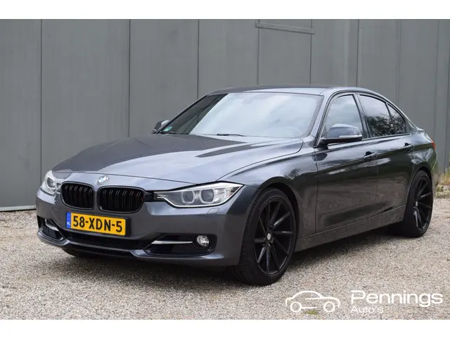BMW 3 Serie 328i Executive 2012 Benzine