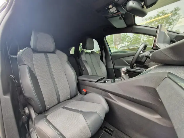 Peugeot 3008 1.2 PureTech Allure Pack 2023 Benzine 10