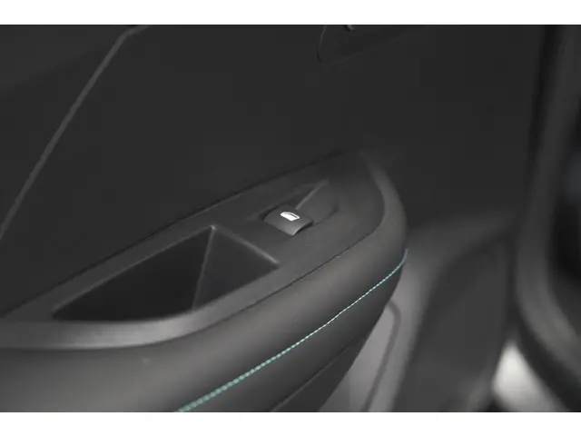 Peugeot 2008 PureTech 130 EAT8 Allure 2023 Benzine 30