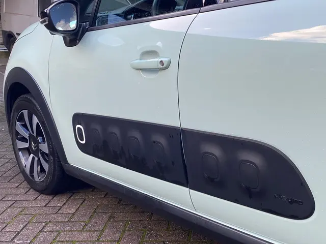 Citroën C3 1.2 PureTech Shine 2017 Benzine 27