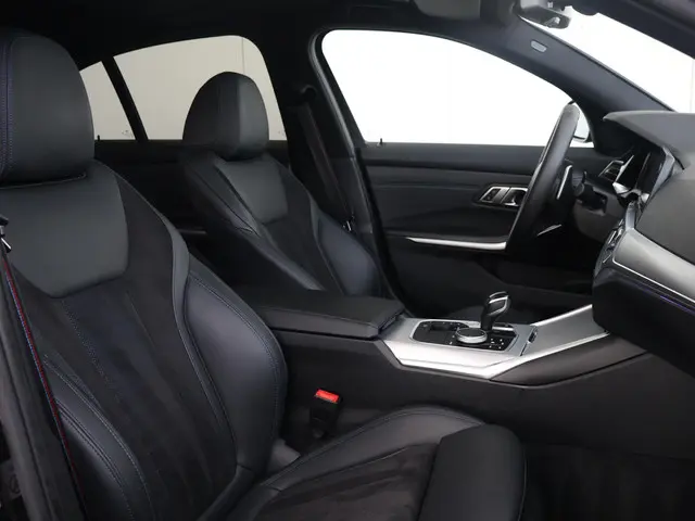 BMW 3 Serie 320i Executive Edition 2021 Benzine 17