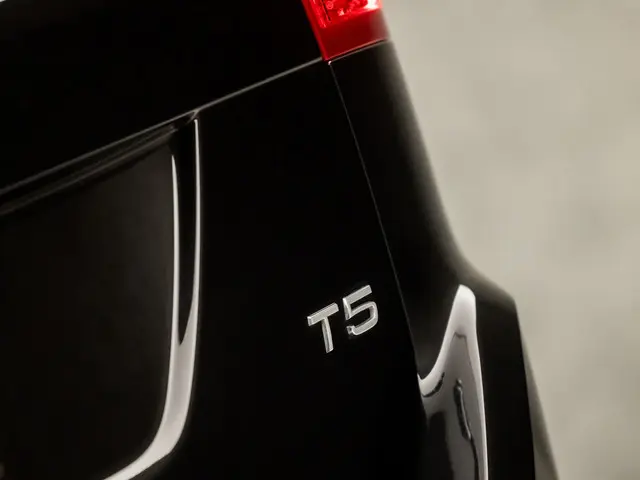 Volvo XC60 2.0 T5 Luxury Sport 2012 Benzine 26