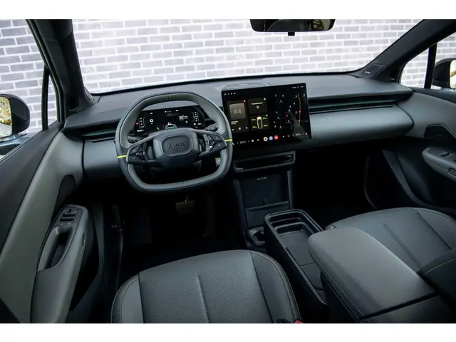 Lynk & Co 02 More 66 kWh 2025 Elektrisch 11