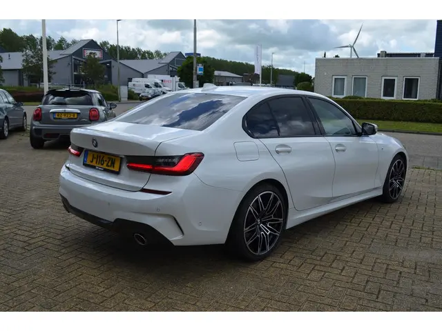 BMW 3 Serie 2.0 260 pk M-Sport Edition / 19"M / 2020 Benzine 4