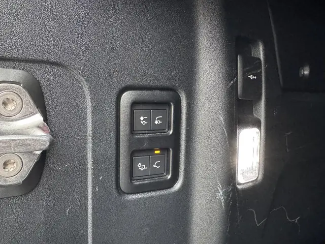 Land Rover Defender 110 P400E 2023 Hybride Benzine 29