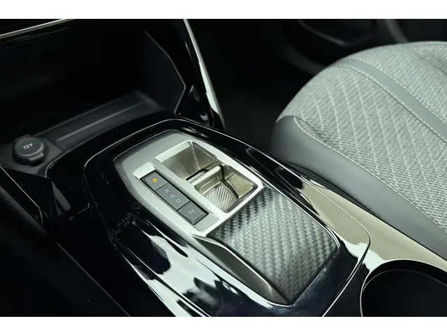 Peugeot 2008 1.2 Hybrid Allure 2025 Hybride Benzine 29