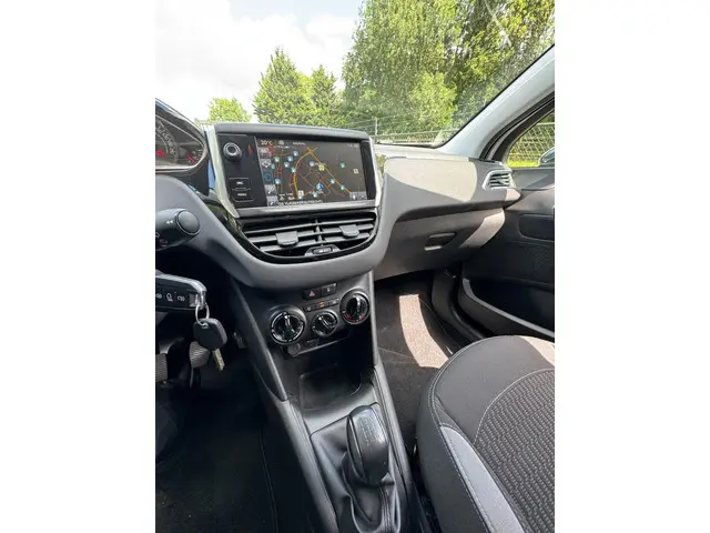 Peugeot 208 1.2 VTi Style /Navi/Airco/5-Deurs/ 2014 Benzine 10